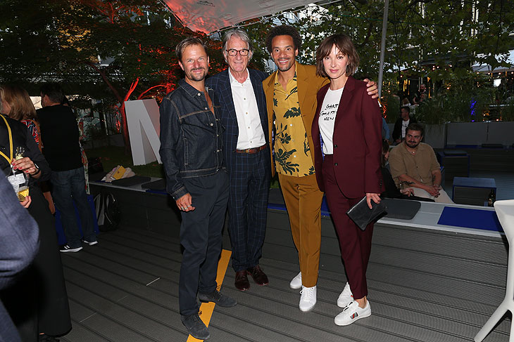 Philipp Hochmair, Sir Paul Smith, Oliver Heilmer, Head of MINI Design und Julia Koschitz bei der Präsentation des "MINI Strip" by Sir Paul Smith x MINI am 08.09.2021 in München  (Photo by Getty Images for MINI / PR) 